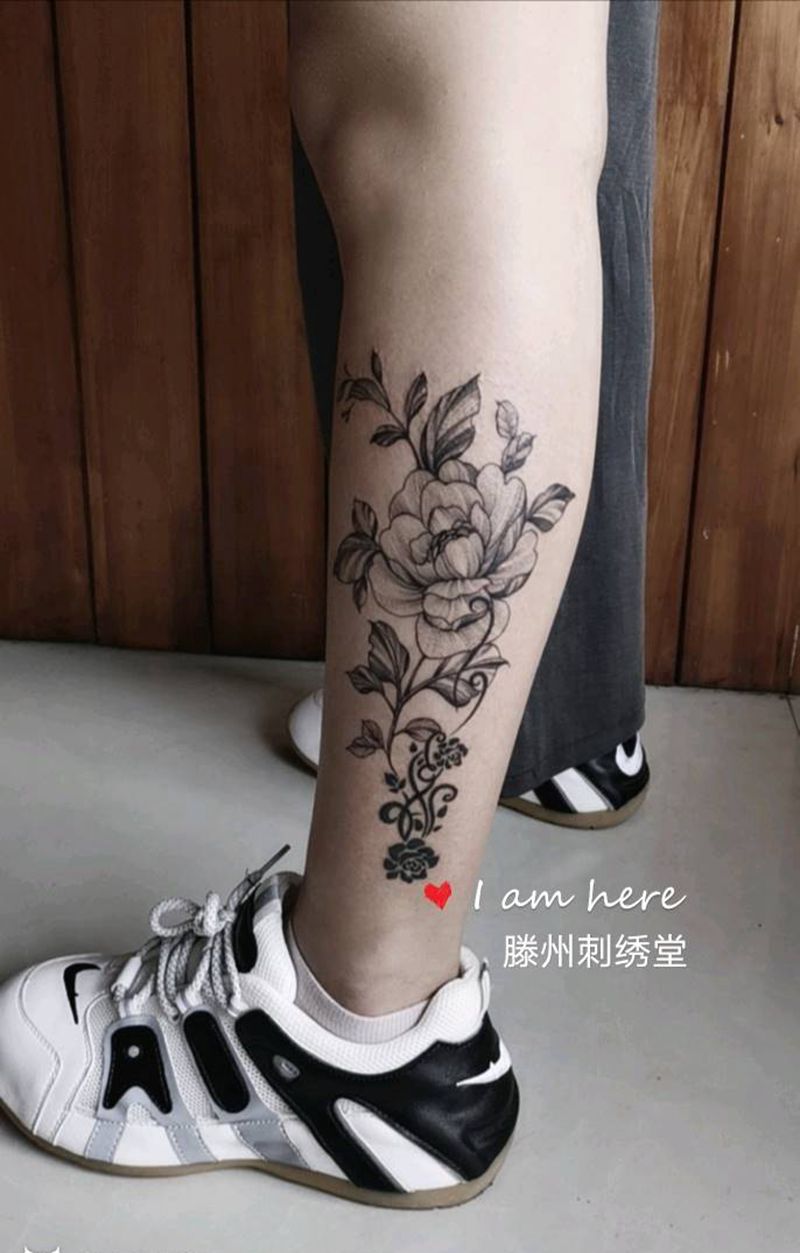 素花纹身图片_腿部新传统纹身图案