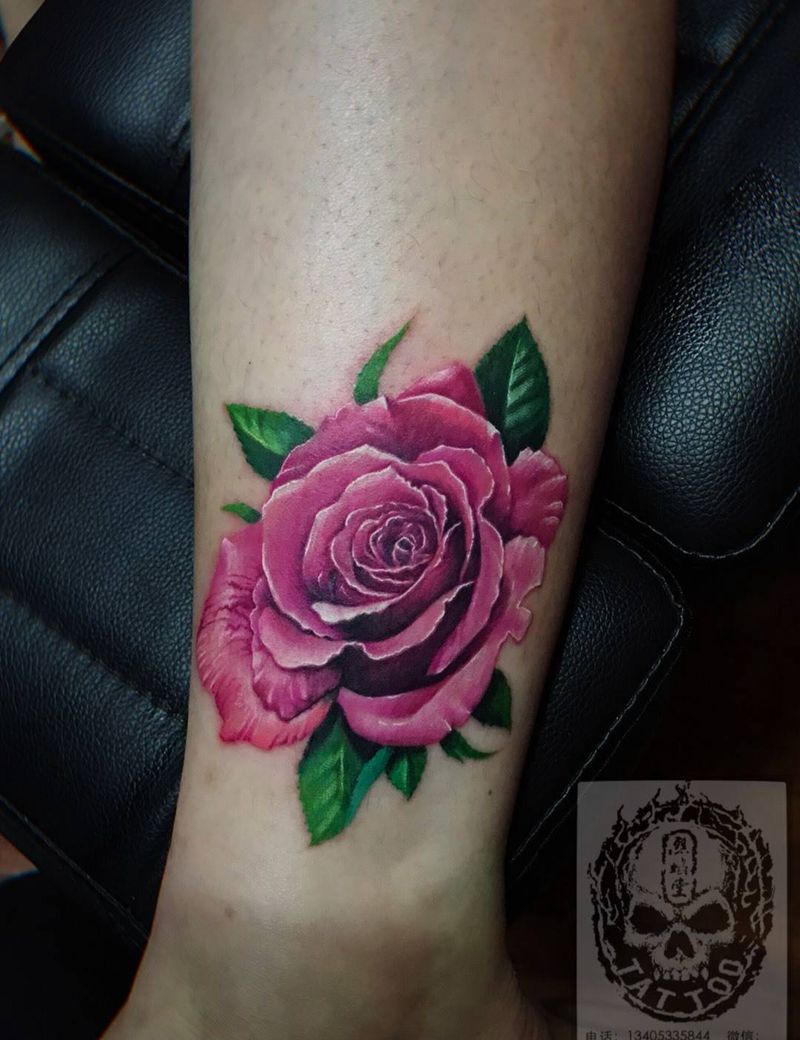 写实玫瑰纹身图片_成品欧美腿部植物纹身图案