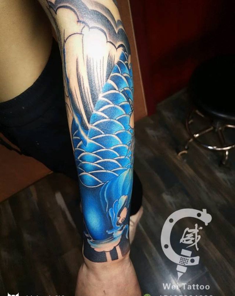 鲤鱼未完成纹身图片_手臂新传统纹身图案