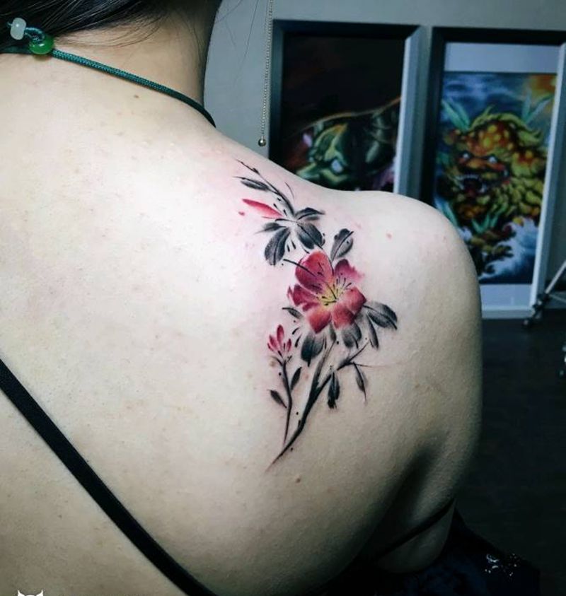 水墨花卉纹身图片_背部水墨纹身图案