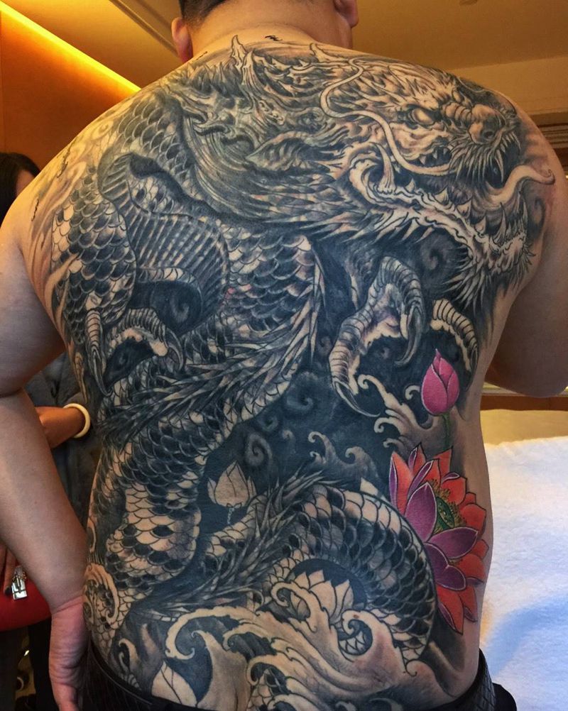 遮盖大龙纹身图片_背部传统遮盖作品神兽修改原创动物纹身图案