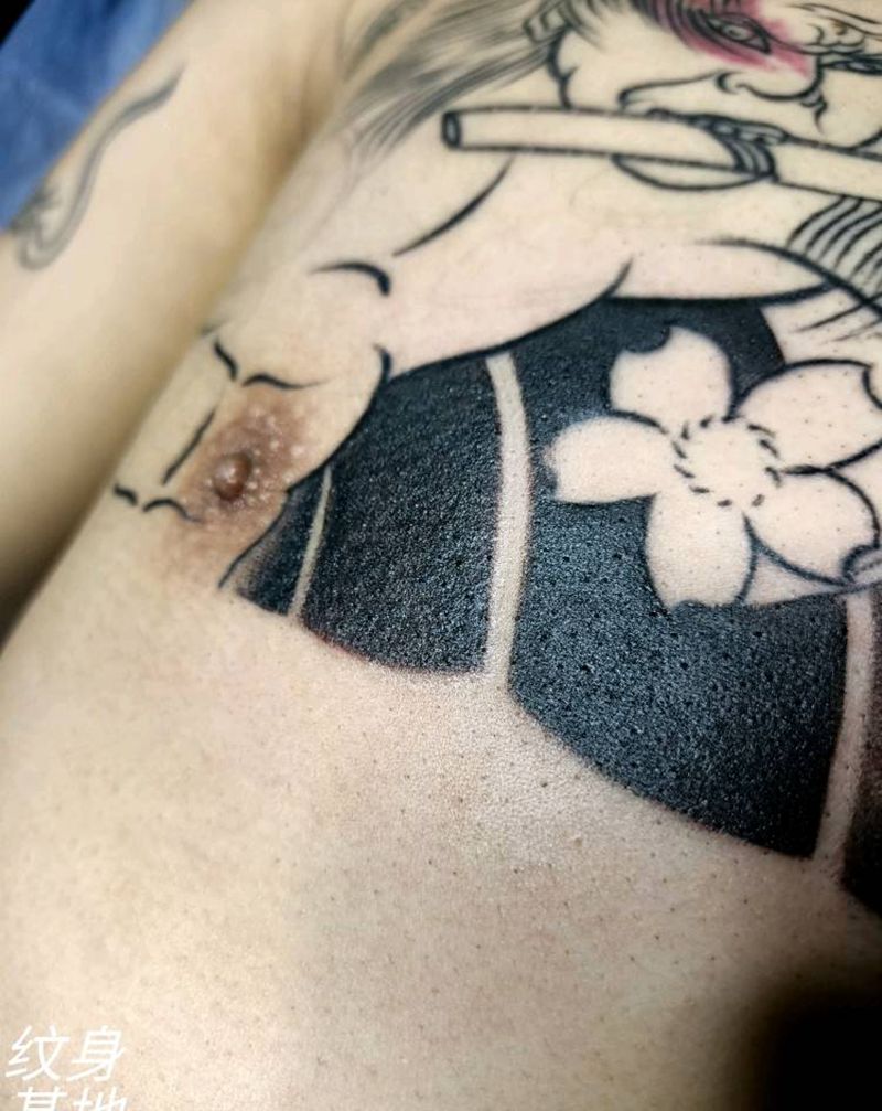 花胸半成品细节拍摄纹身图片_老传统纹身图案