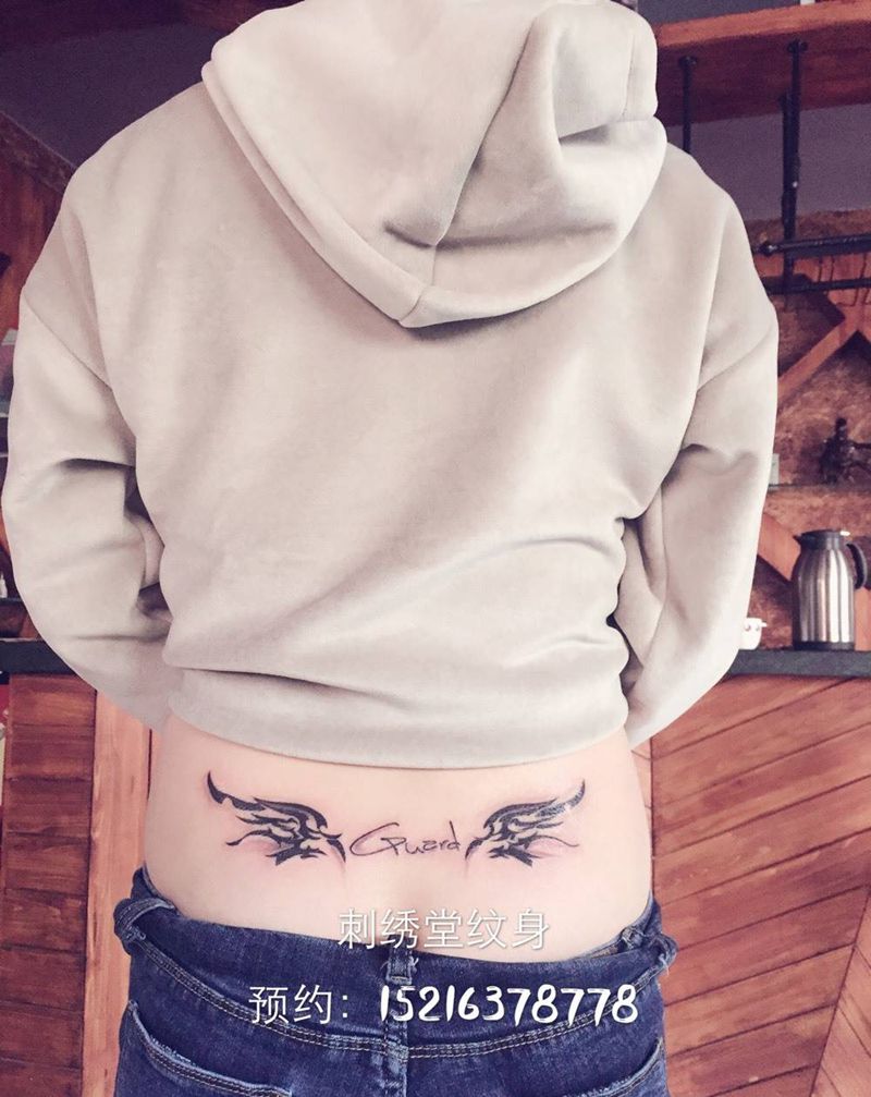 图腾翅膀纹身图片