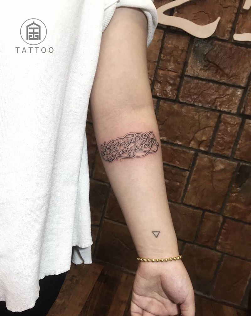 花体英文字纹身图片_成品手臂欧美字符图腾纹身图案