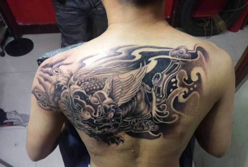 貔貅纹身图片_背部老传统纹身图案