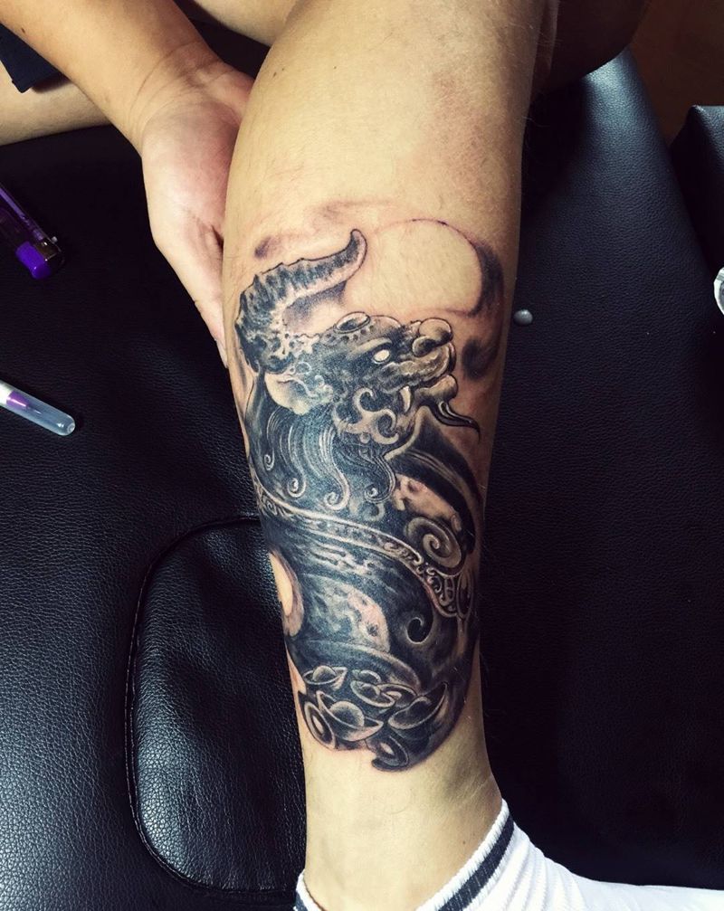 貔貅纹身图片_成品腿部传统动物纹身图案