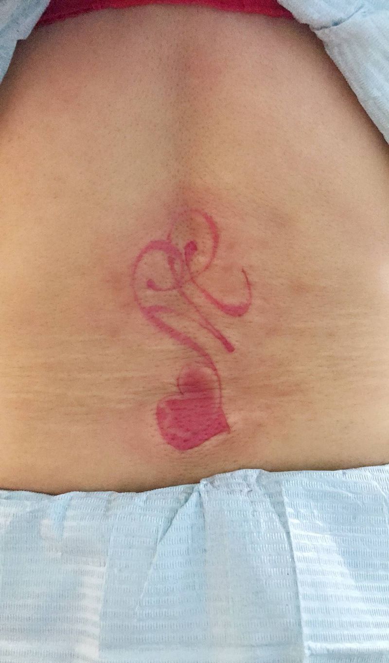 后腰彩色英文纹身图片_成品腰部欧美清新字符原创情侣纹身图案