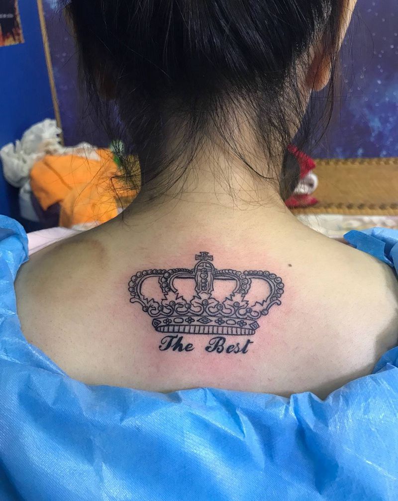 后颈皇冠纹身图片