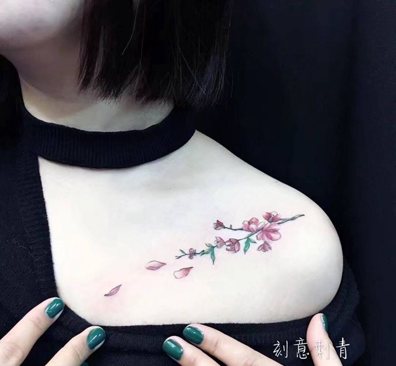 小清新纹身图片_成品胸部清新植物静物纹身图案