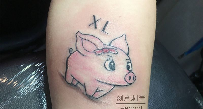 小猪纹身图片_手臂小清新猪纹身图案