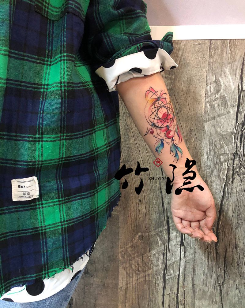 捕梦网纹身图片_手部水彩纹身图案