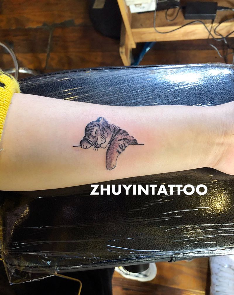 小脑斧纹身图片_手部纹身图案