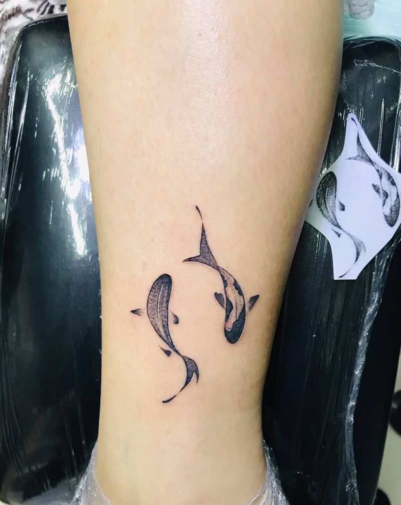 DL ~脚踝水墨鱼纹身图片_腿部水墨纹身图案