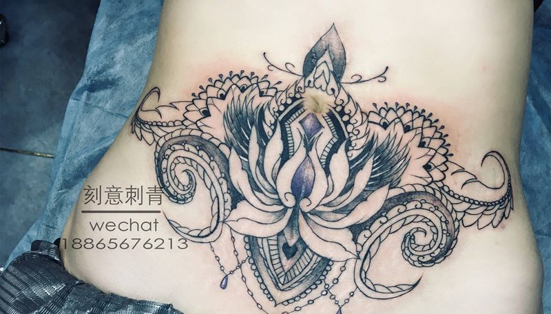 剖腹产疤痕遮盖纹身图片_腹部几何莲花线条纹身图案