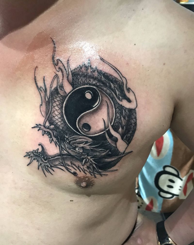 太极龙纹身图片_胸部纹身图案