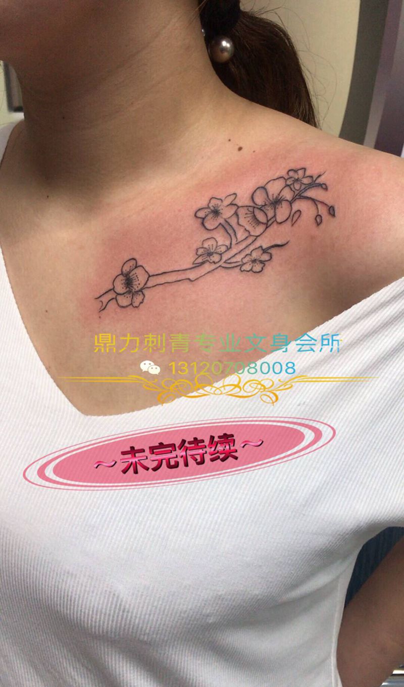 DL 胸前梅花纹身图片_胸部老传统纹身图案