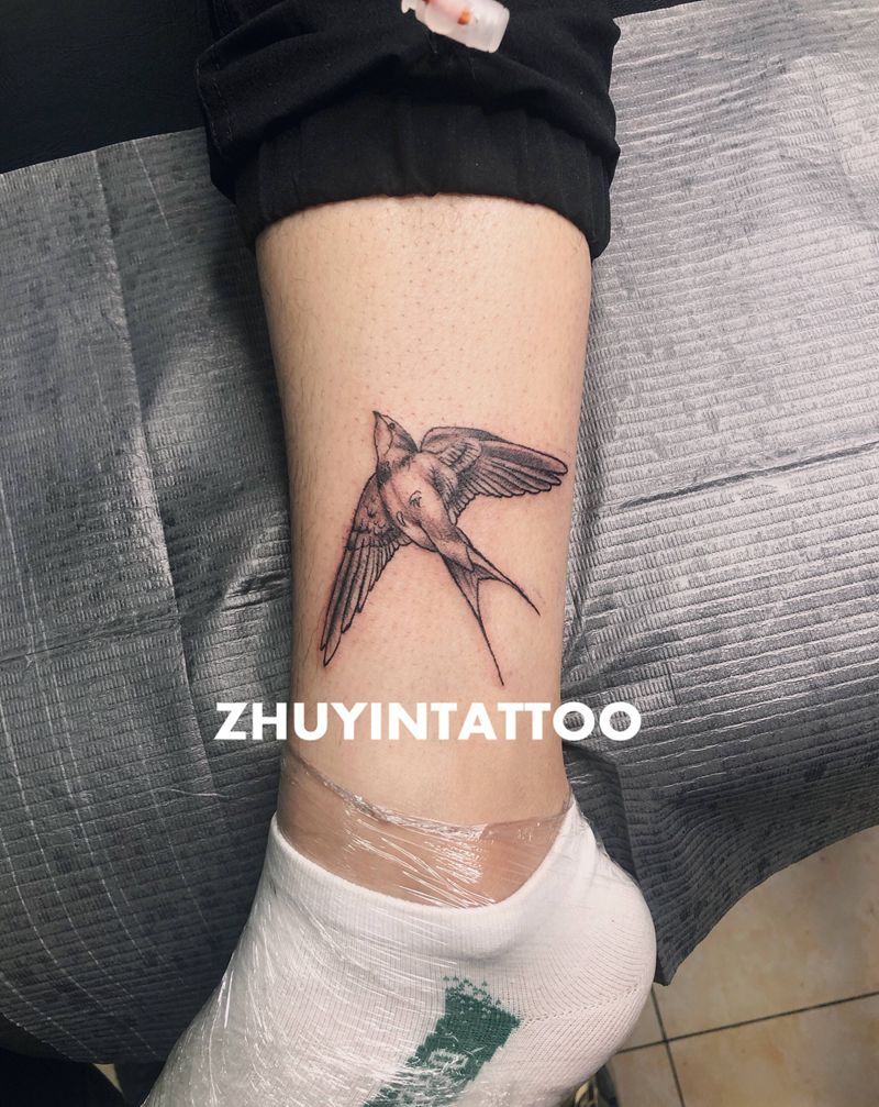 燕子纹身图片_腿部纹身图案