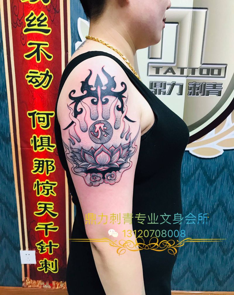 DL 大臂梵花图腾纹身图片_手臂点刺纹身图案