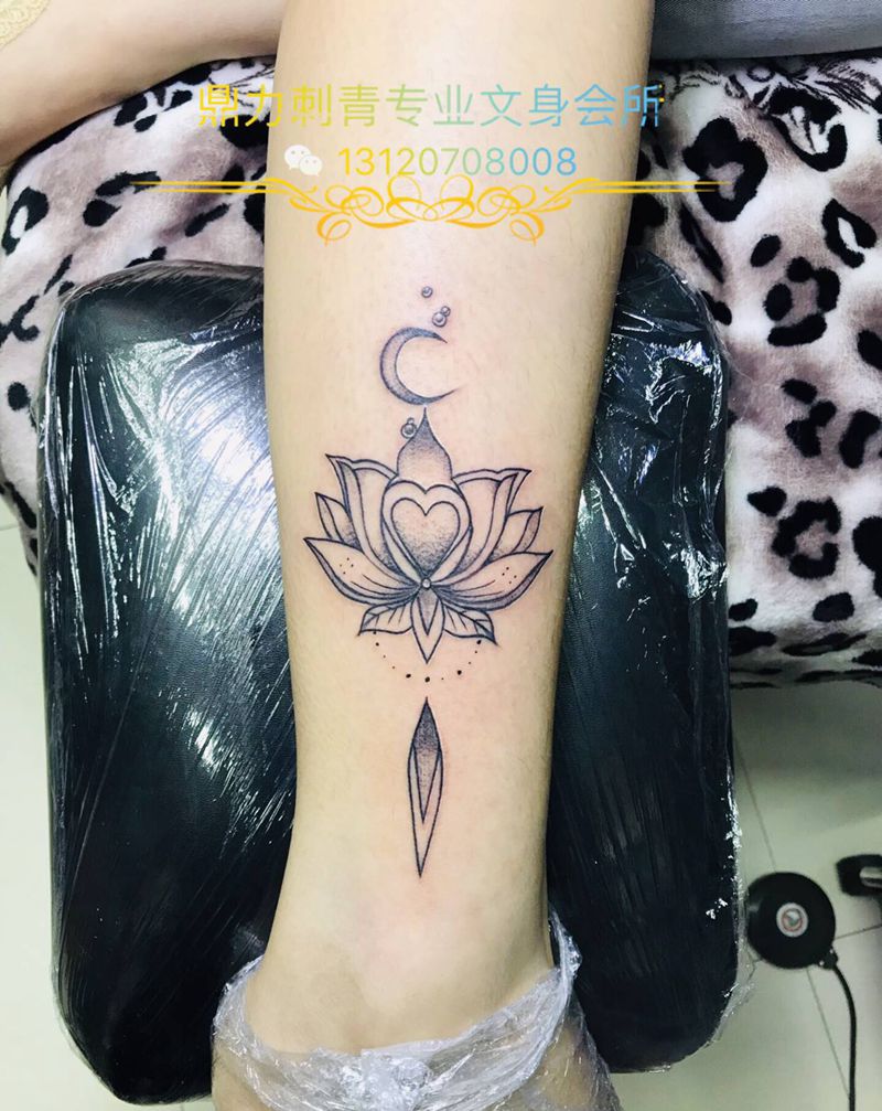 DL 脚踝小清新纹身图片_腿部点刺纹身图案