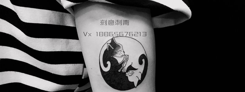 黑白喵纹身图片_手臂猫咪纹身图案
