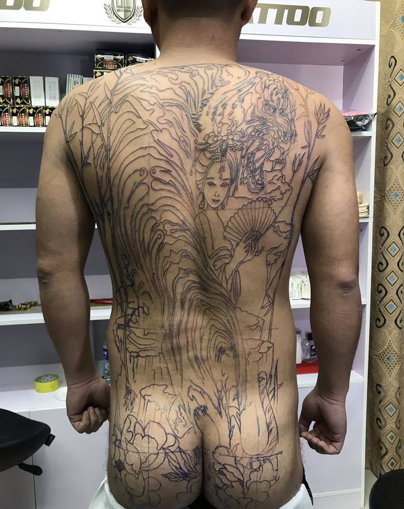 DL 满背到臀纹身图片_臀部背部老传统纹身图案