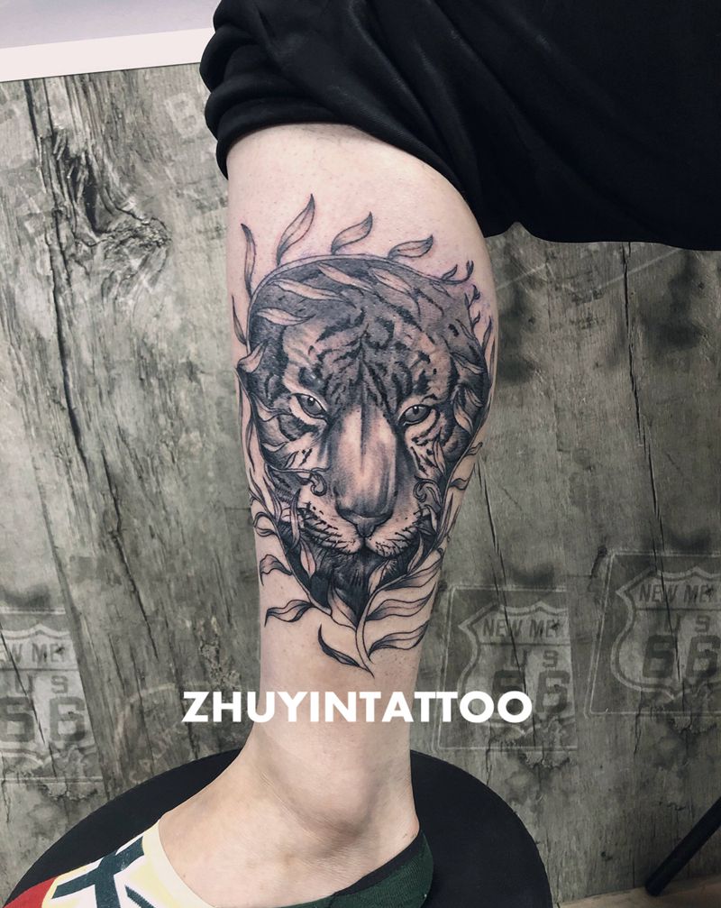 老虎纹身图片_腿部纹身图案