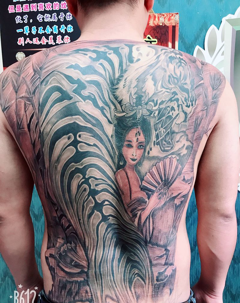 DL 满背虎姬纹身图片_背部老传统纹身图案