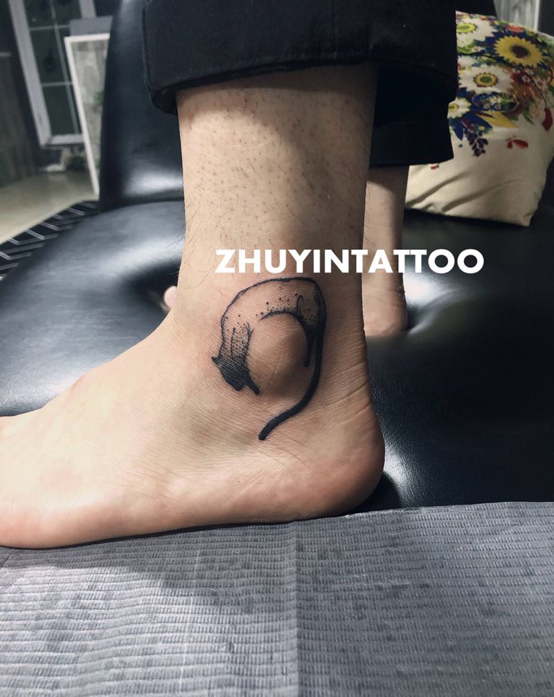 猫纹身图片_脚部纹身图案