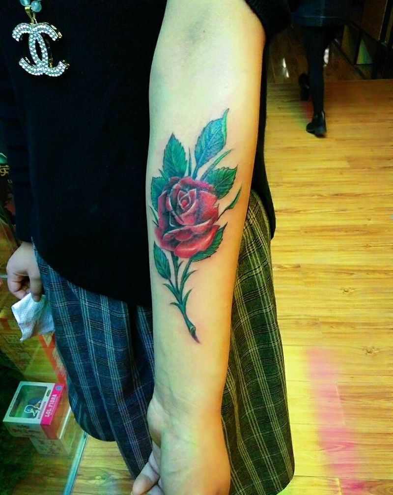 鲜花遮盖纹身图片