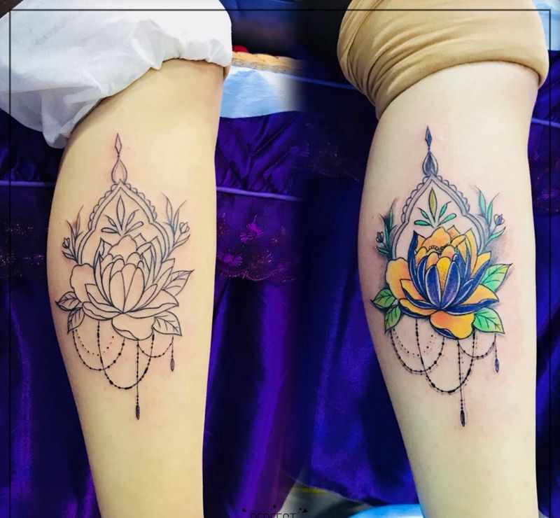 小腿外侧彩莲纹身图片