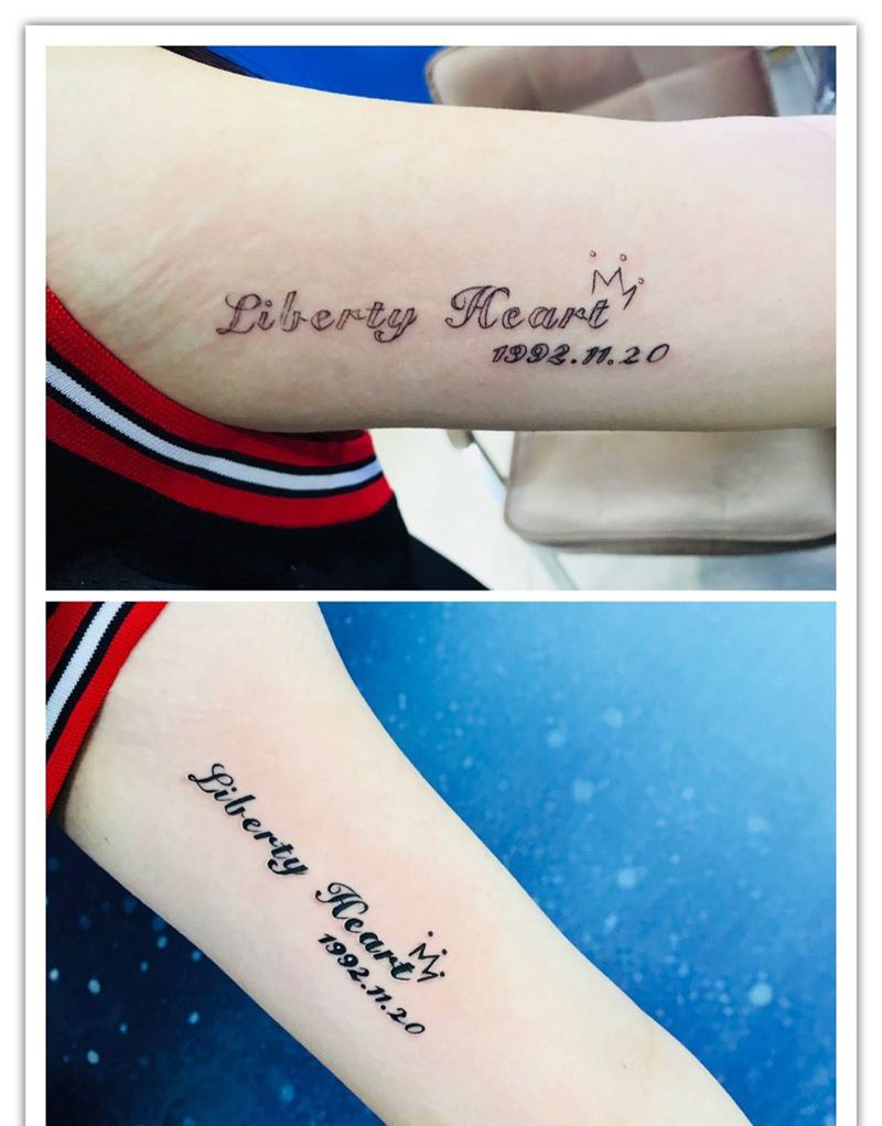 大臂内侧英文控纹身图片