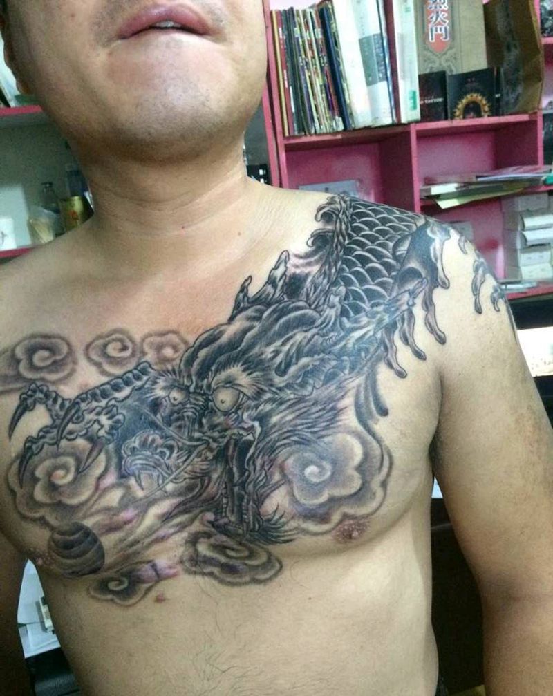 过肩龙纹身图片