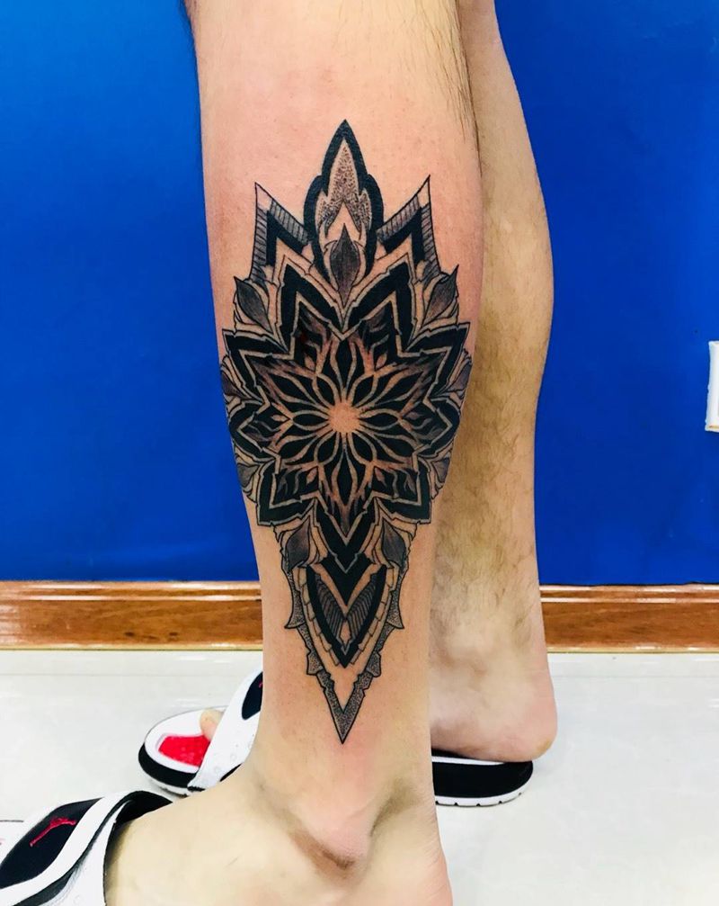 小腿外侧梵花图腾纹身图片