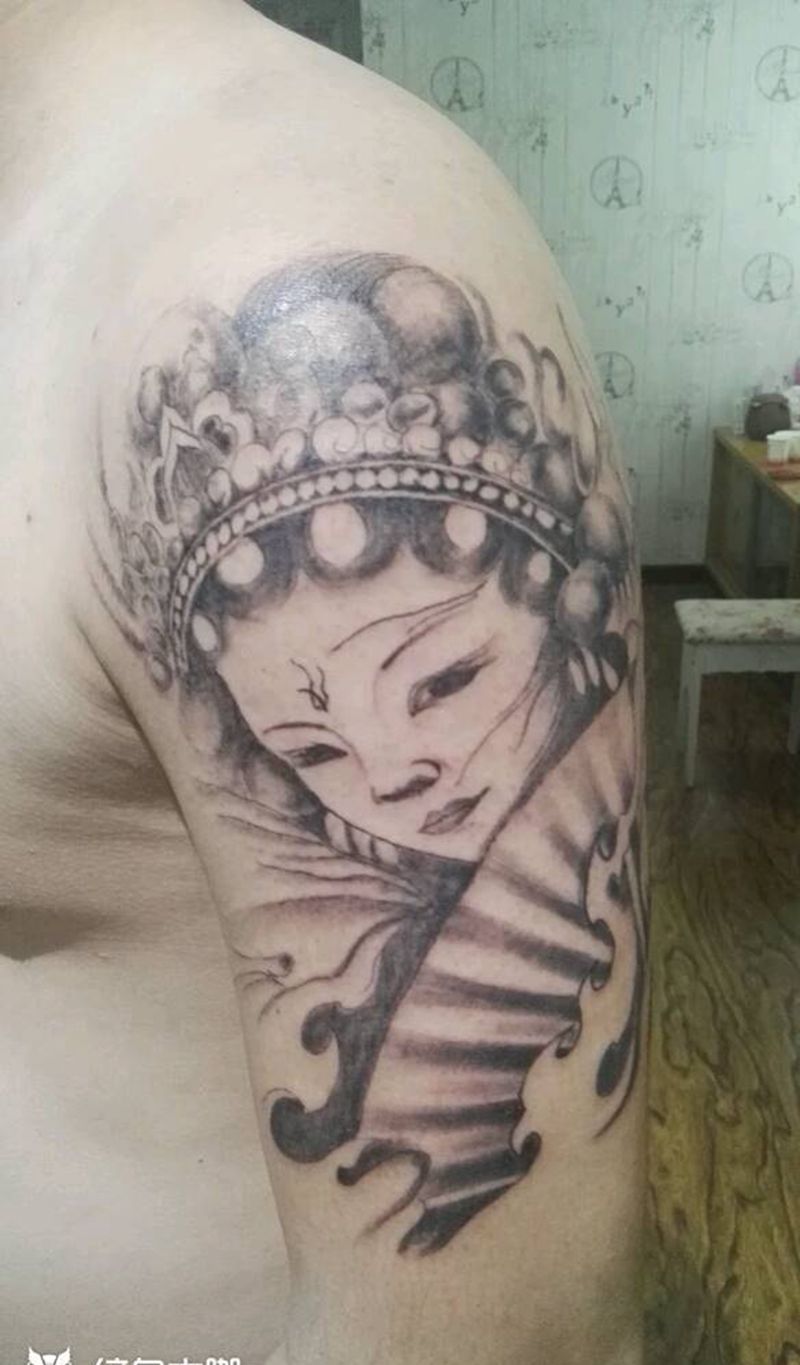 大臂艺妓纹身图片_手臂传统写实人物成品纹身图案