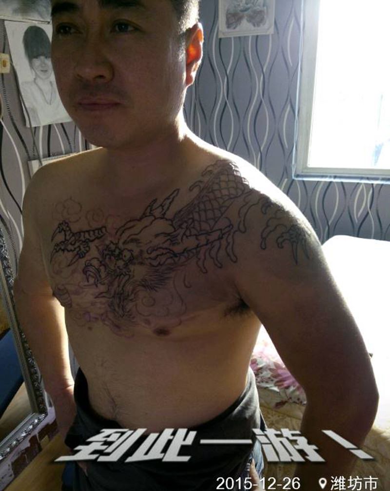 过肩龙纹身图片