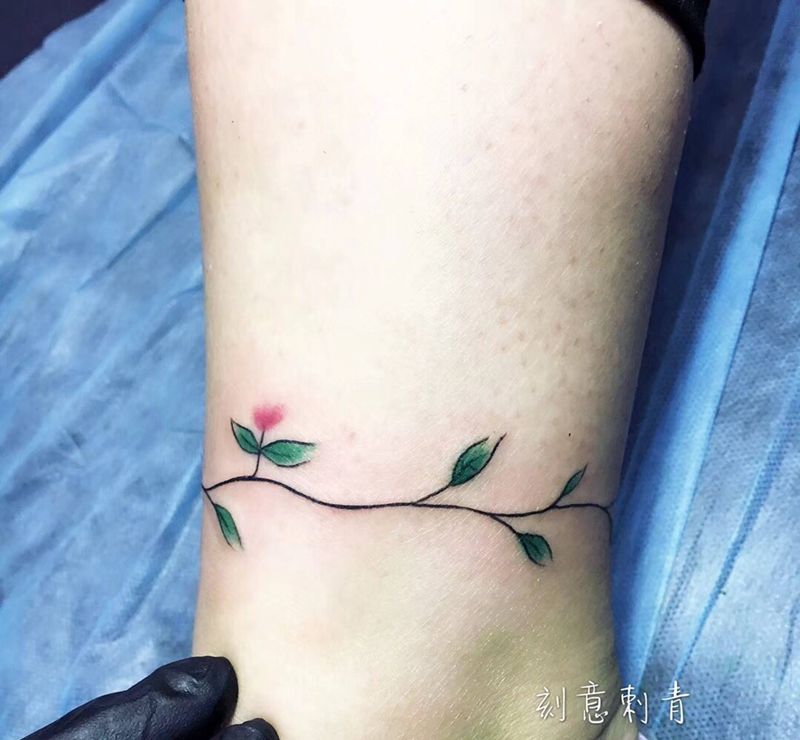 一小圈⭕纹身图片_成品腿部清新植物纹身图案