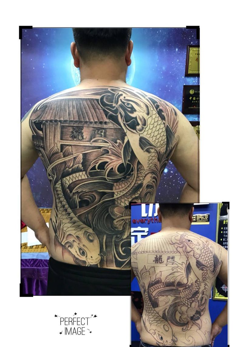 满背鲤鱼跳龙门纹身图片