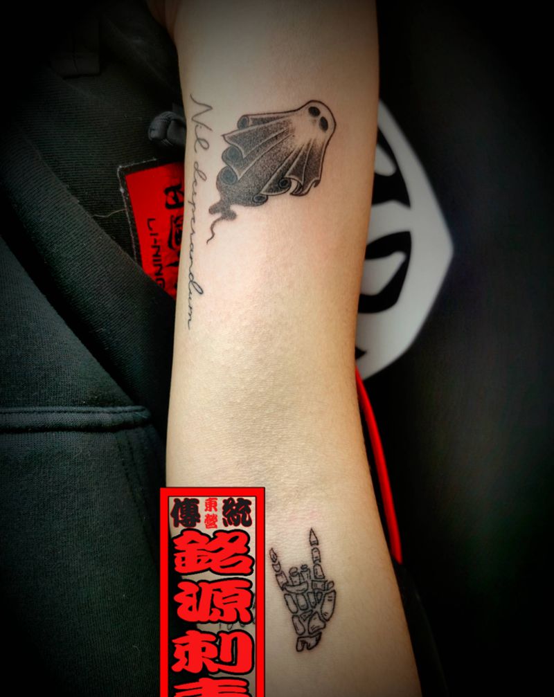 两枚小清新纹身图片_手臂点刺小清新纹身图案