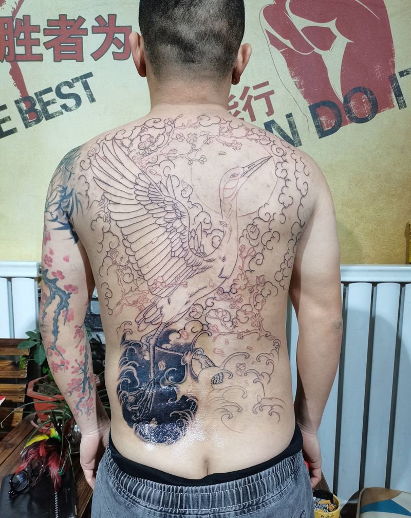 独占鳌头纹身图片_背部纹身图案