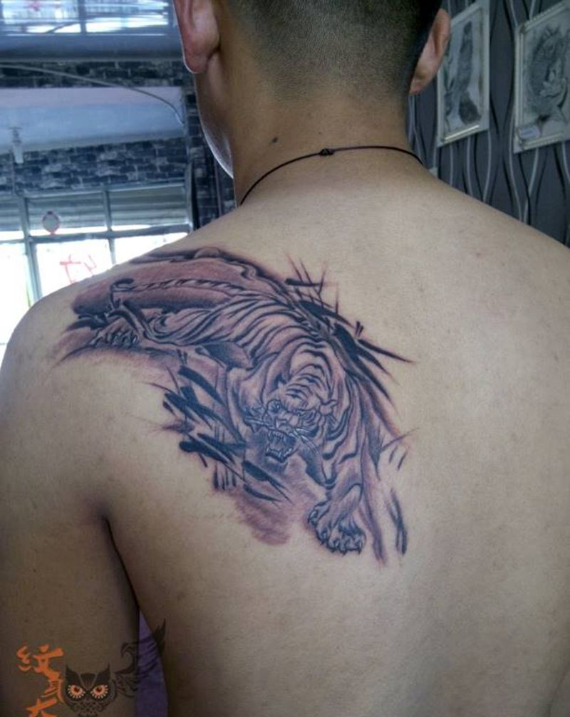 下山虎纹身图片