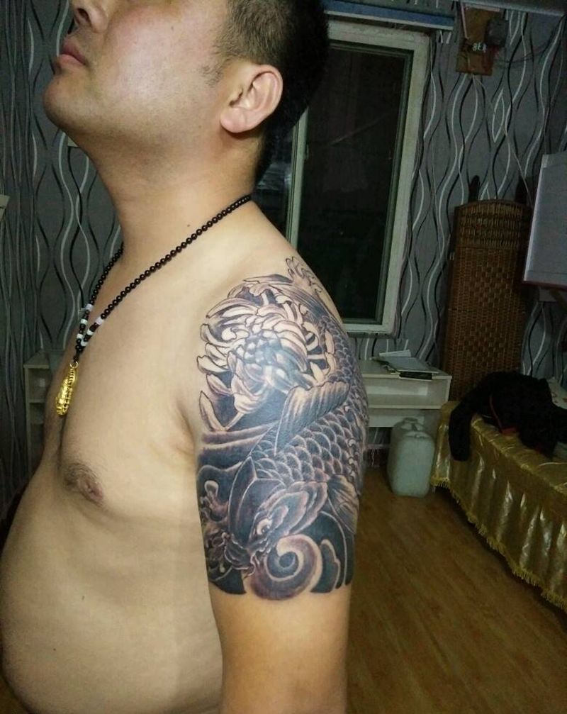 招财鲤鱼纹身图片