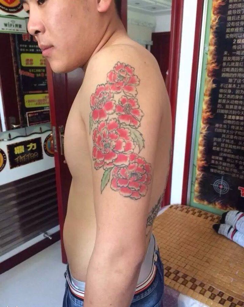 大臂花遮盖纹身图片_手臂动物纹身图案