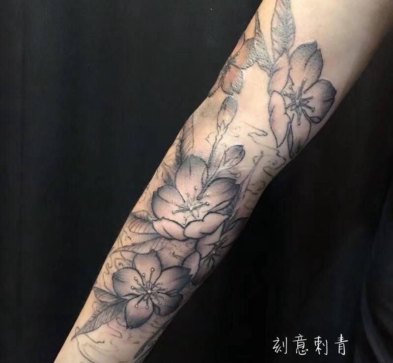 樱花纹身图片_成品手臂传统植物静物纹身图案