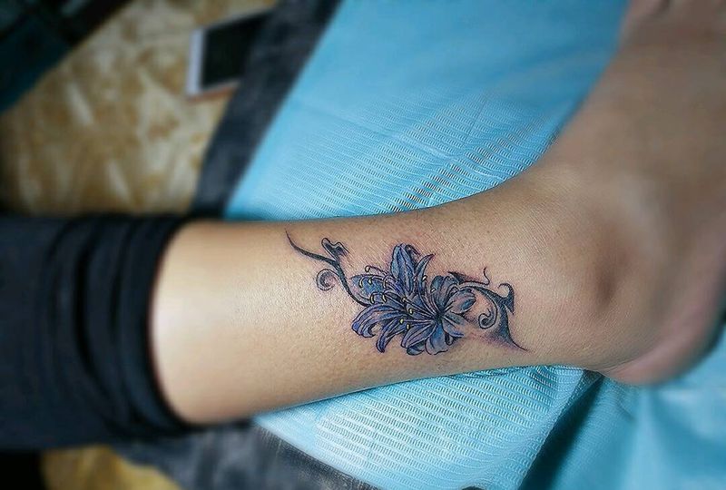 蓝色百合纹身图片