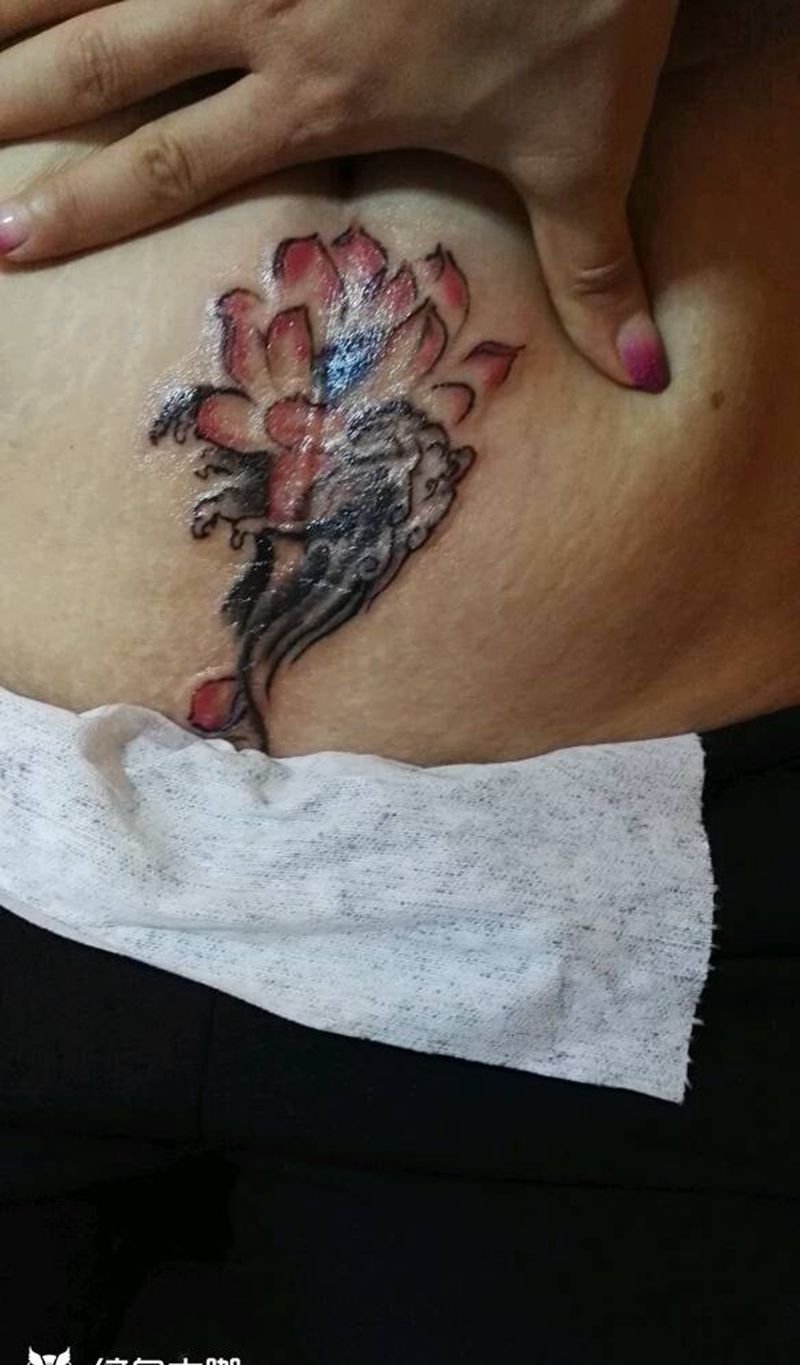 出水莲花 剖腹产疤痕遮盖纹身图片_腹部传统植物成品纹身图案