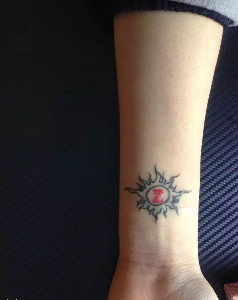 手腕遮盖纹身图片_手部传统图腾纹身图案