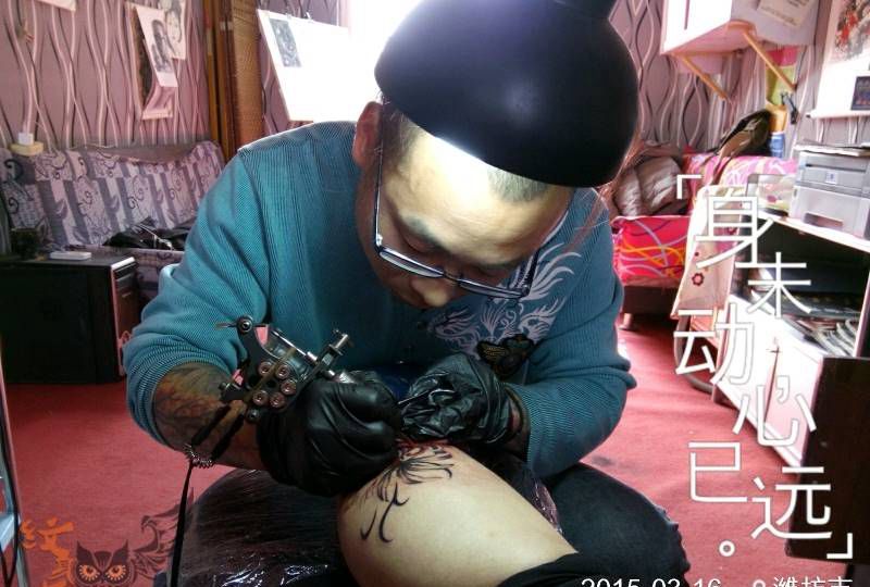 彼岸花纹身图片