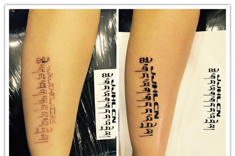 小臂外侧梵文纹身图片