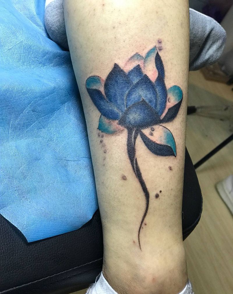 小腿莲花纹身图片_腿部新传统纹身图案