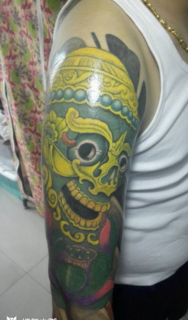 彩色嘎巴拉完活！喜欢的关注一下纹身图片